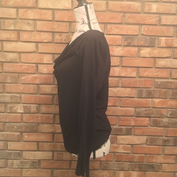 🆕Black draped scoop neck top - Picture 4 of 5